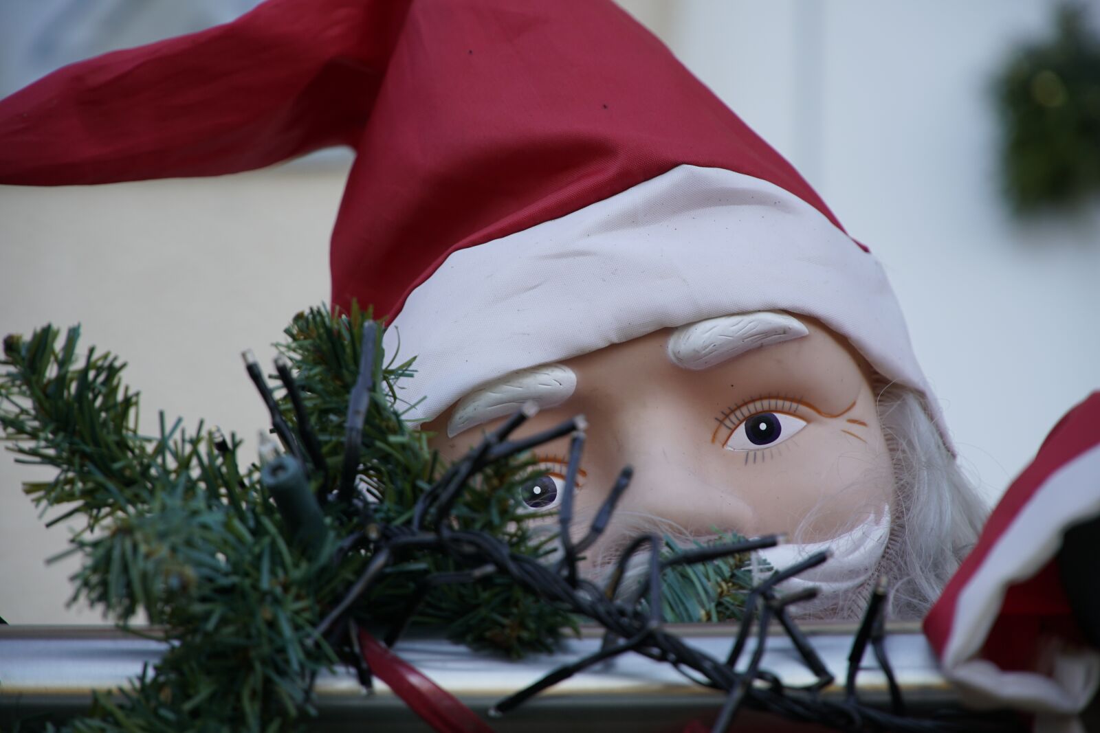 Sony a7R II + Sony E PZ 18-105mm F4 G OSS sample photo. Santa, christmas, xmas photography
