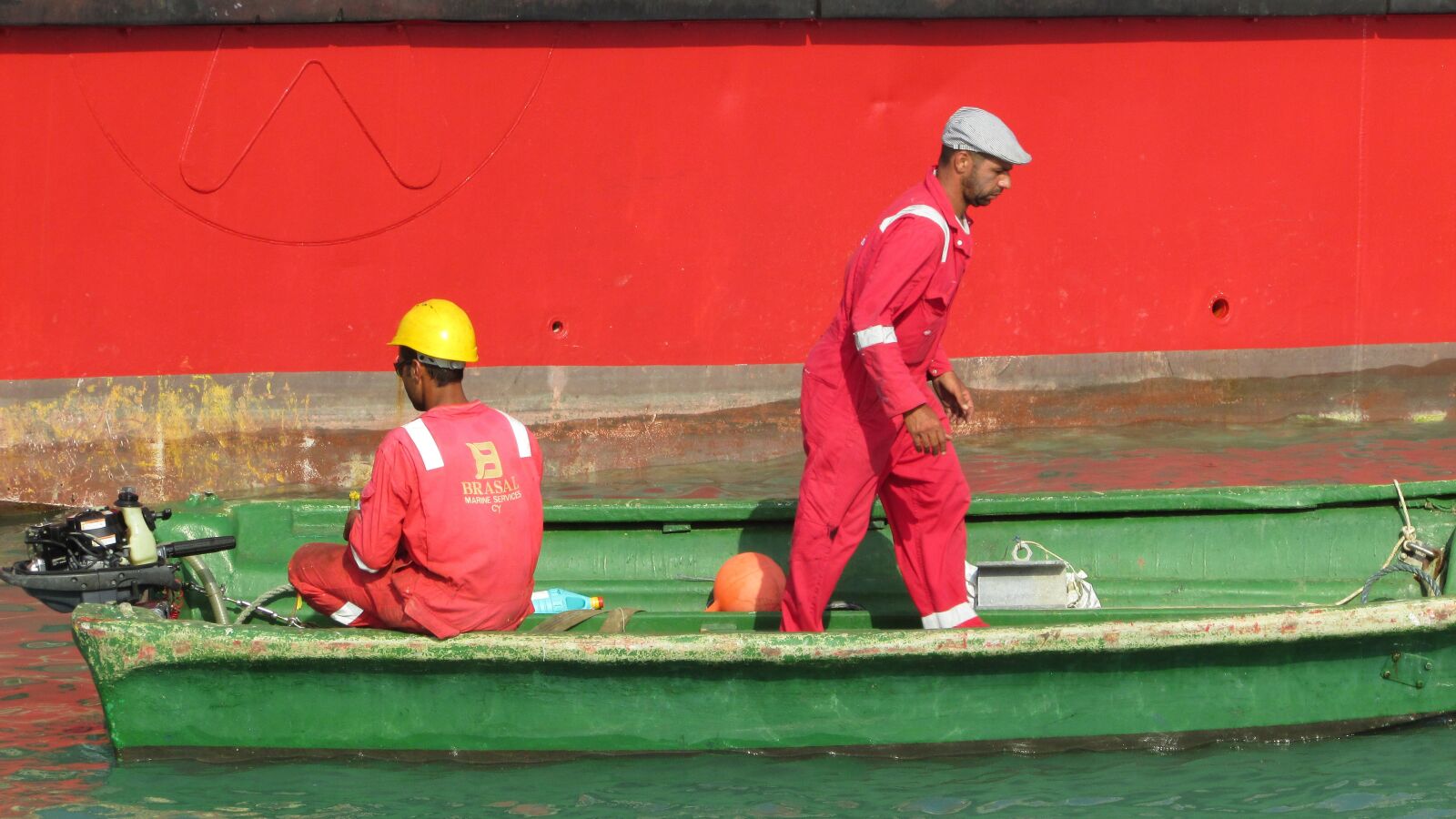 Canon PowerShot SX400 IS sample photo. Workers, ship, working photography
