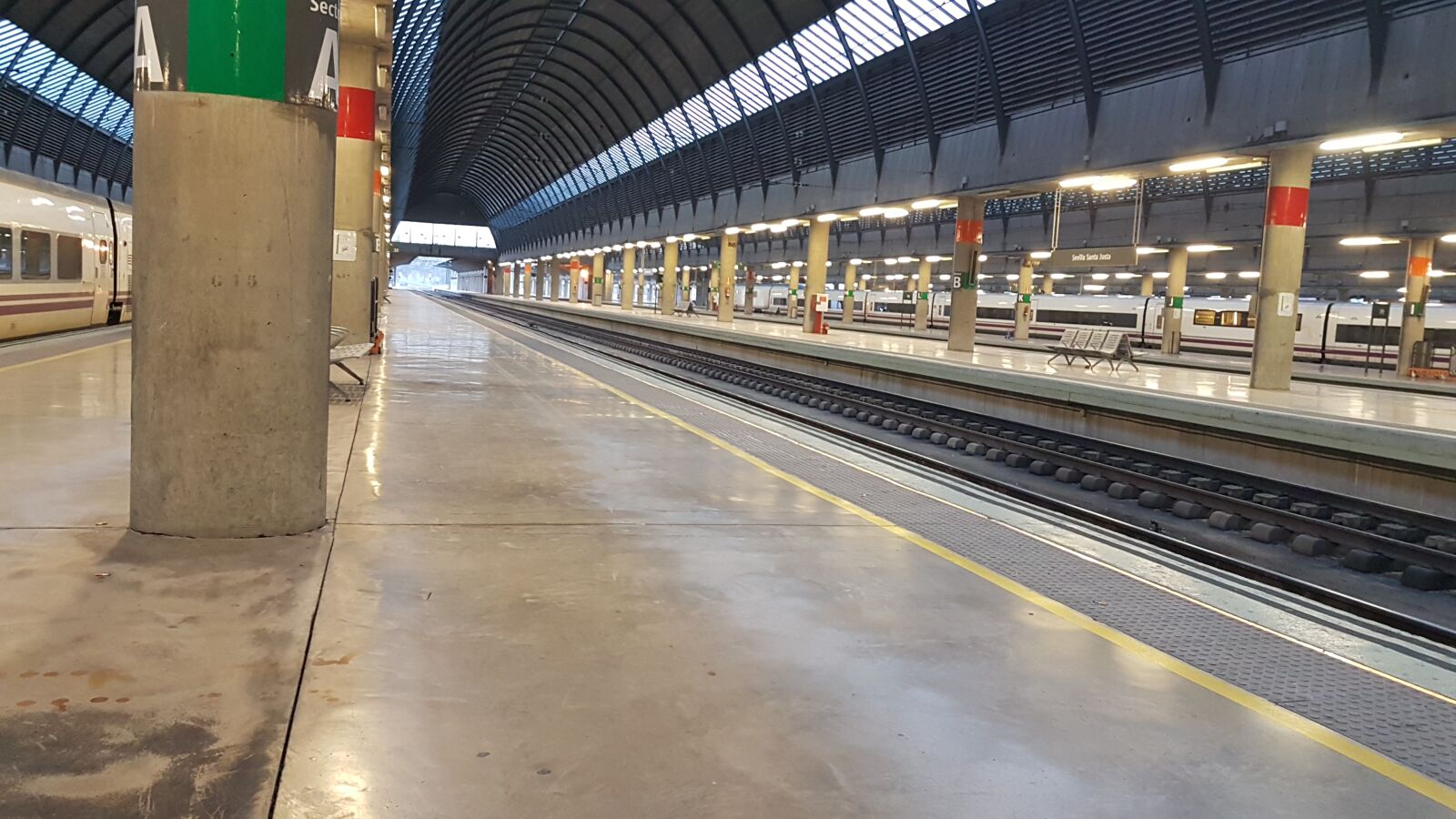 Samsung Galaxy S7 sample photo. Santa, justa, seville, train photography
