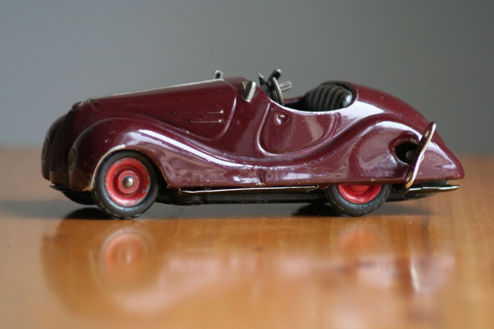 Canon EOS 350D (EOS Digital Rebel XT / EOS Kiss Digital N) sample photo. Tin toys, auto, sheet photography