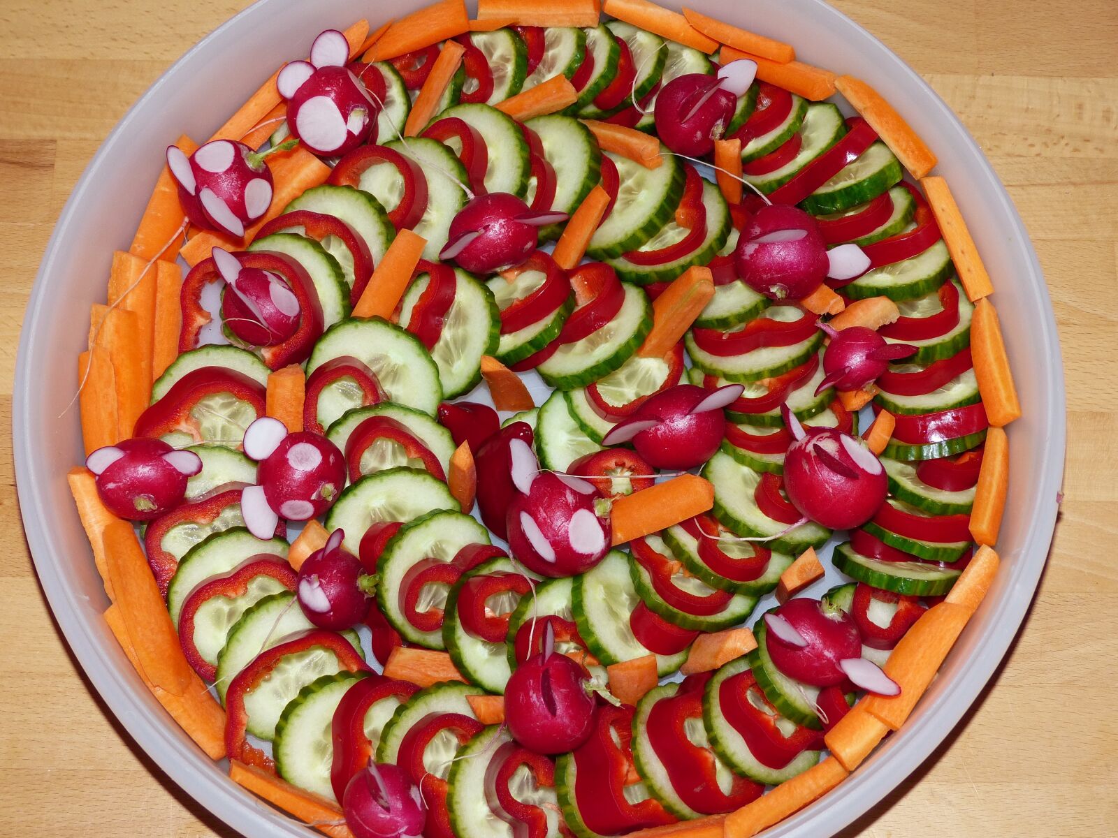 Panasonic Lumix DMC-FZ200 sample photo. Colorful, salad, healthy photography