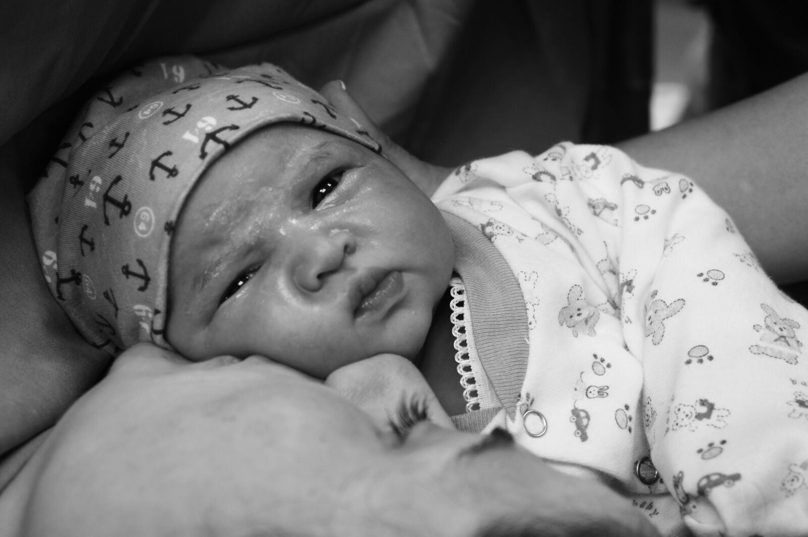 Sony Alpha NEX-C3 + Sony E 18-55mm F3.5-5.6 OSS sample photo. Baby, birth, mom photography