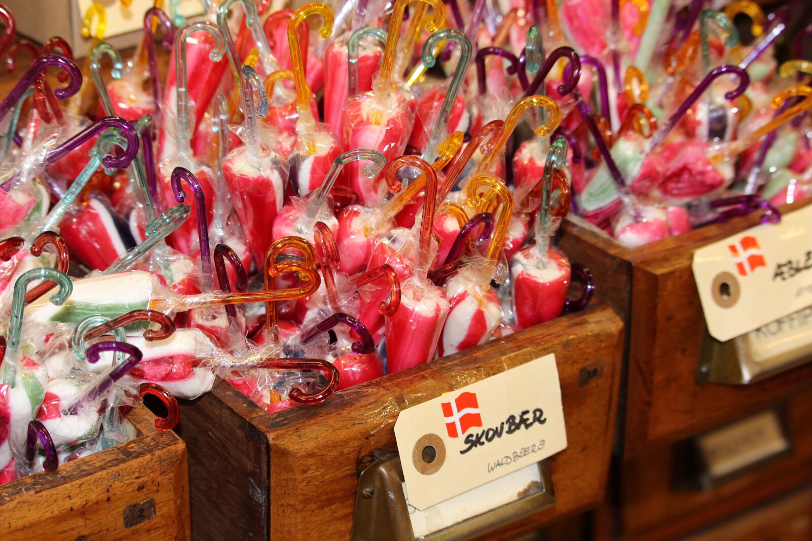 Canon EF-S 55-250mm F4-5.6 IS STM sample photo. Candy, danish sweets, sweet photography