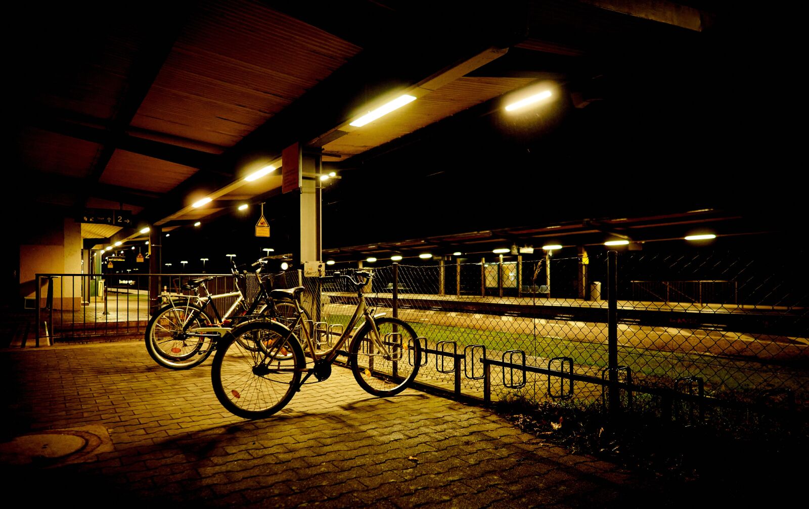 Sony a6300 + Sigma 16mm F1.4 DC DN | C sample photo. Night, light, railway station photography
