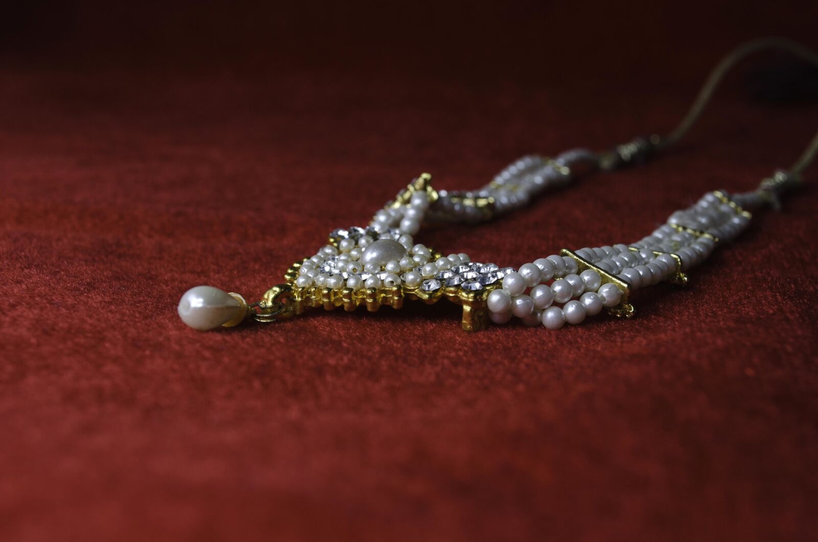 Nikon D5100 sample photo. Necklace, jewel, metal, gift photography
