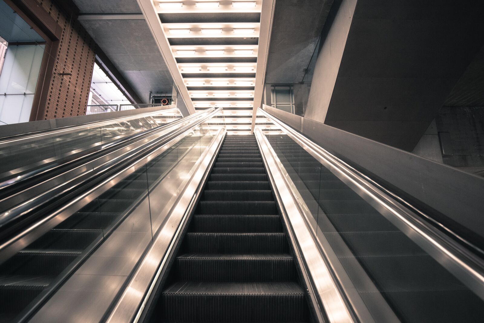 Nikon D610 sample photo. Escalator, station, transportation photography