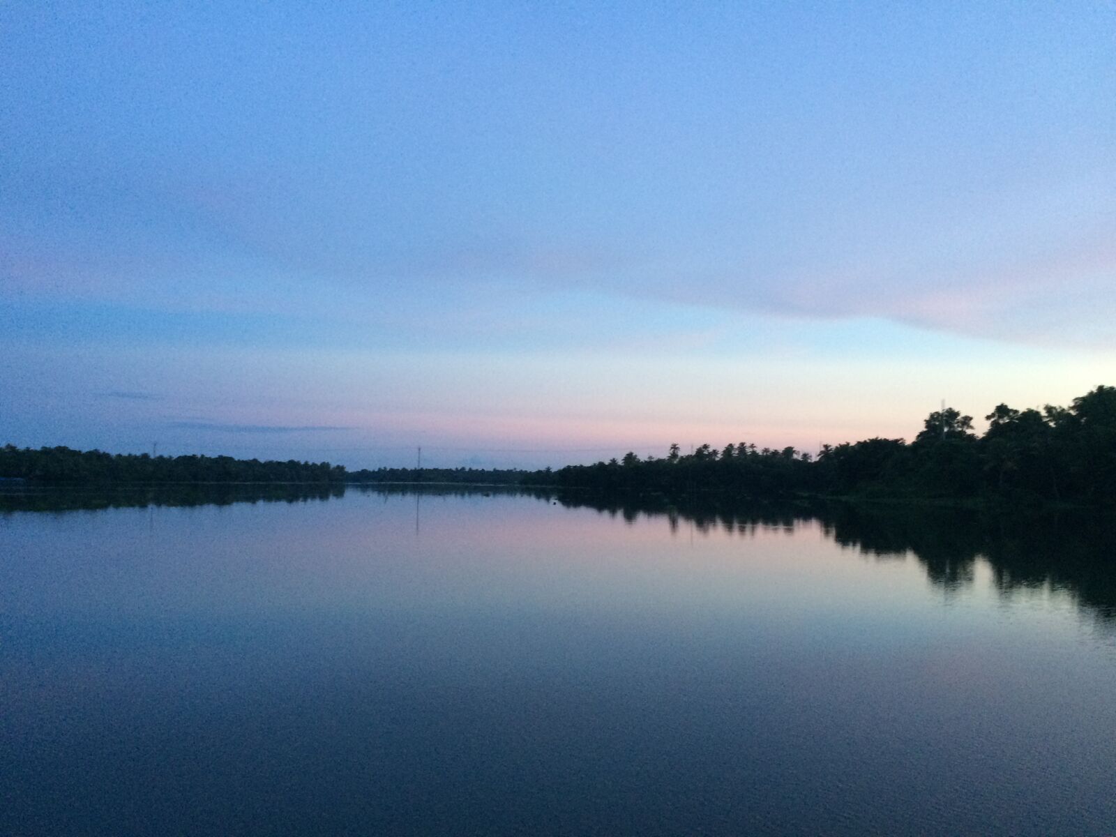 iPhone 5s back camera 4.15mm f/2.2 sample photo. Lake photography