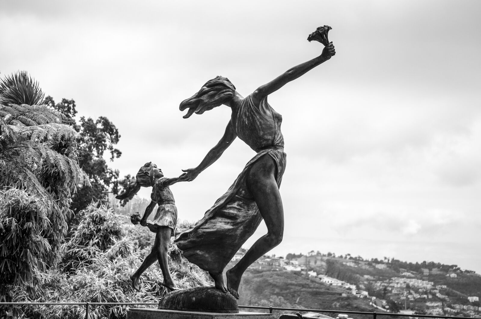 Nikon D5100 sample photo. The statue, sculpture, woman photography