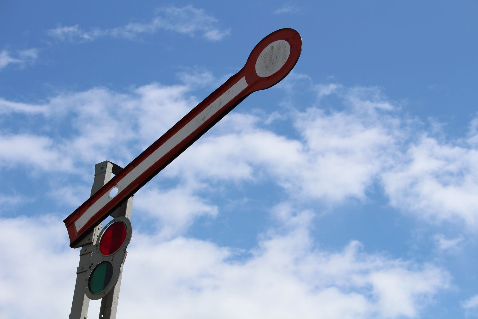 Canon EF-S 55-250mm F4-5.6 IS STM sample photo. Railway signal, signal, sky photography