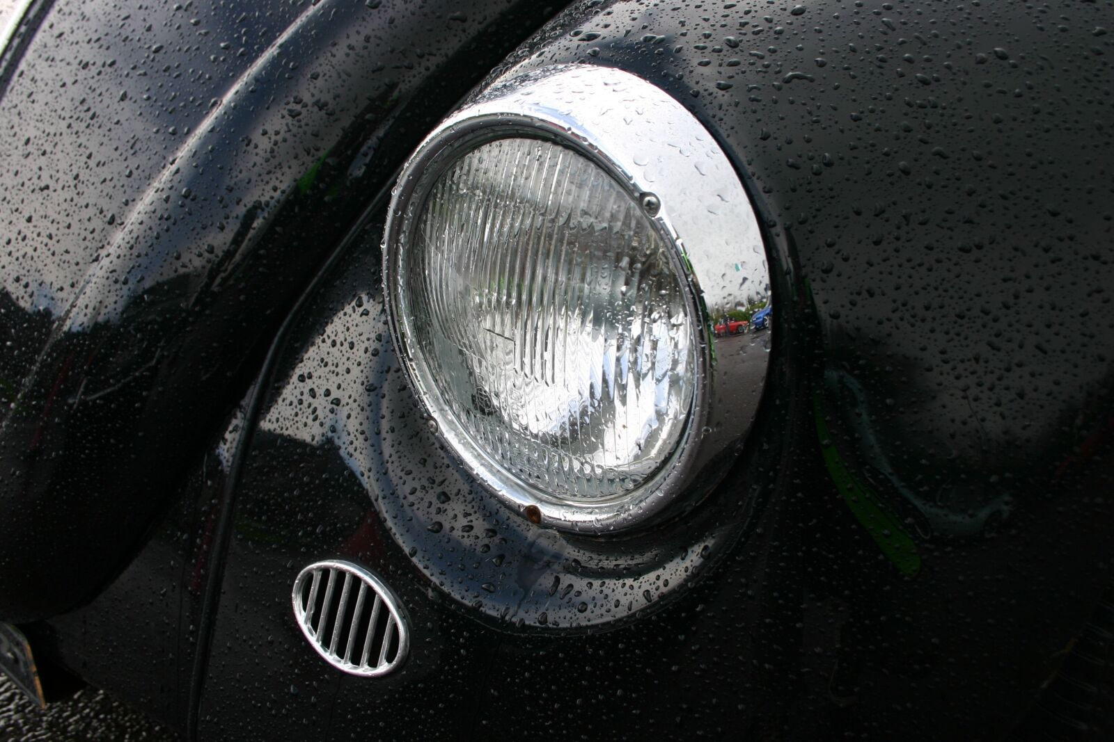 Canon EOS 300D (EOS Digital Rebel / EOS Kiss Digital) sample photo. Headlight, vw beetle, classic photography