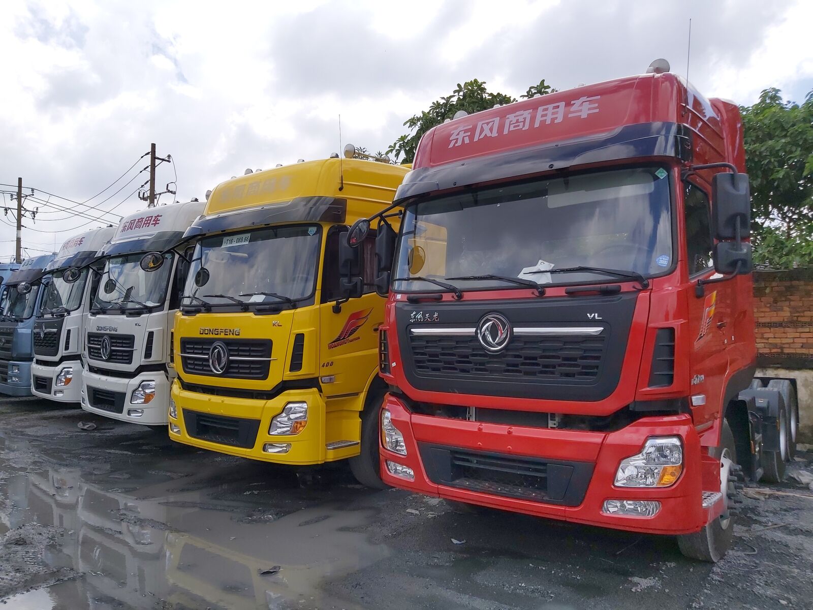 Samsung Galaxy A70 sample photo. Dongfeng, dongfeng truck, chinese photography