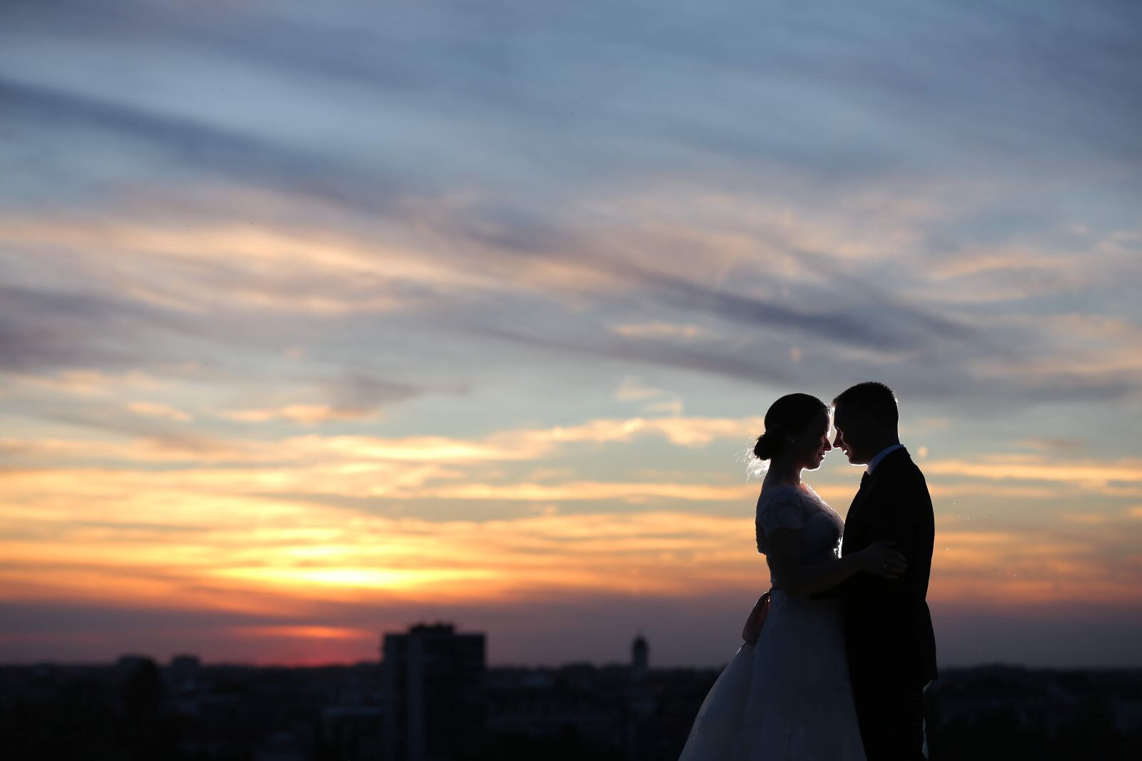 Canon EOS 5D Mark III sample photo. Bride, sunset, groom, kiss photography