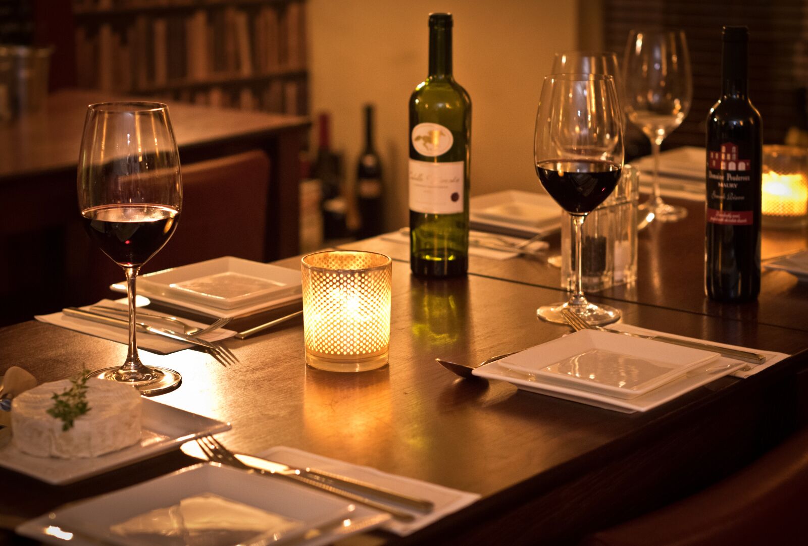 Nikon D5300 sample photo. Bistro, wine, romantic photography