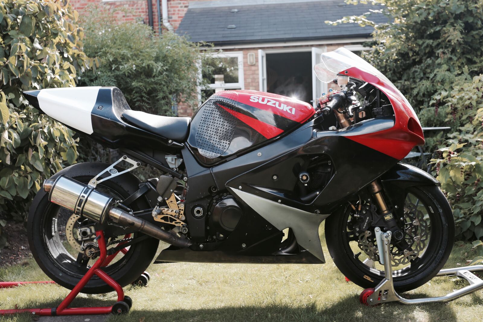 Canon EOS 6D + Canon EF 17-40mm F4L USM sample photo. Suzuki, motorcycle, gsx-r1000 k1 photography