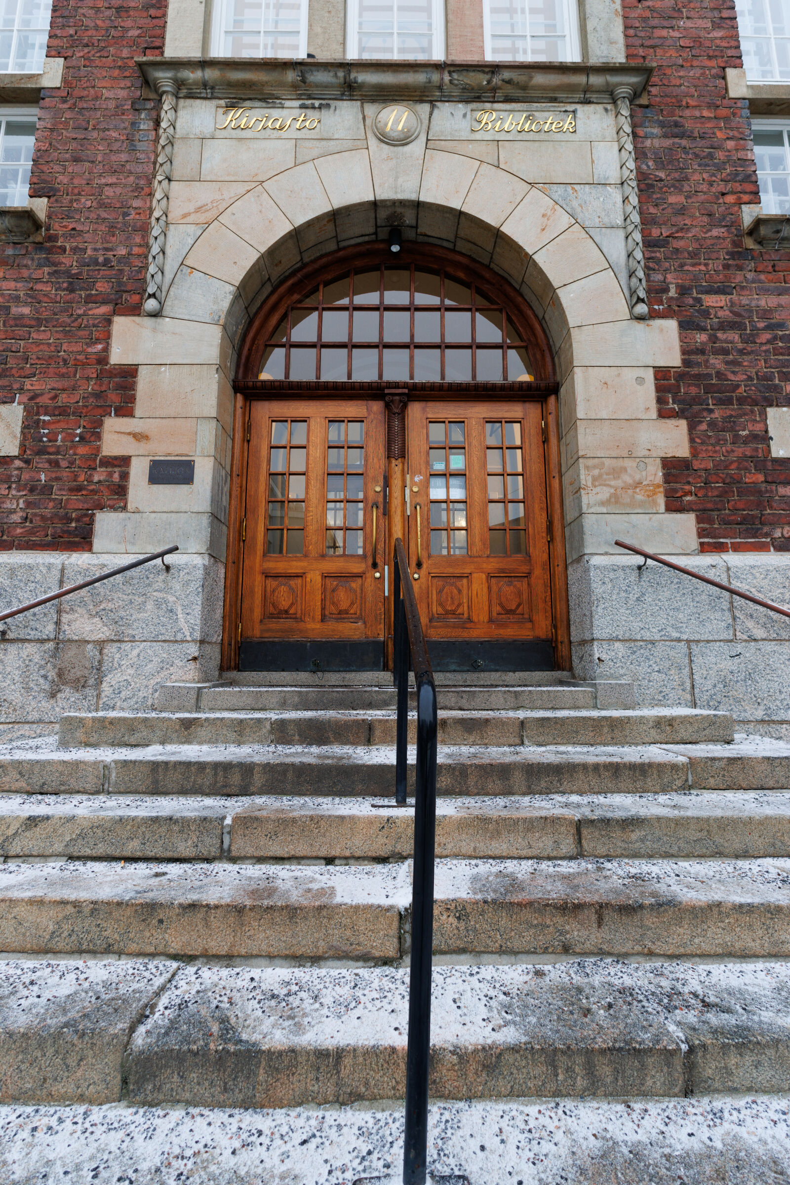 Canon EOS R7 sample photo. Entrance door photography