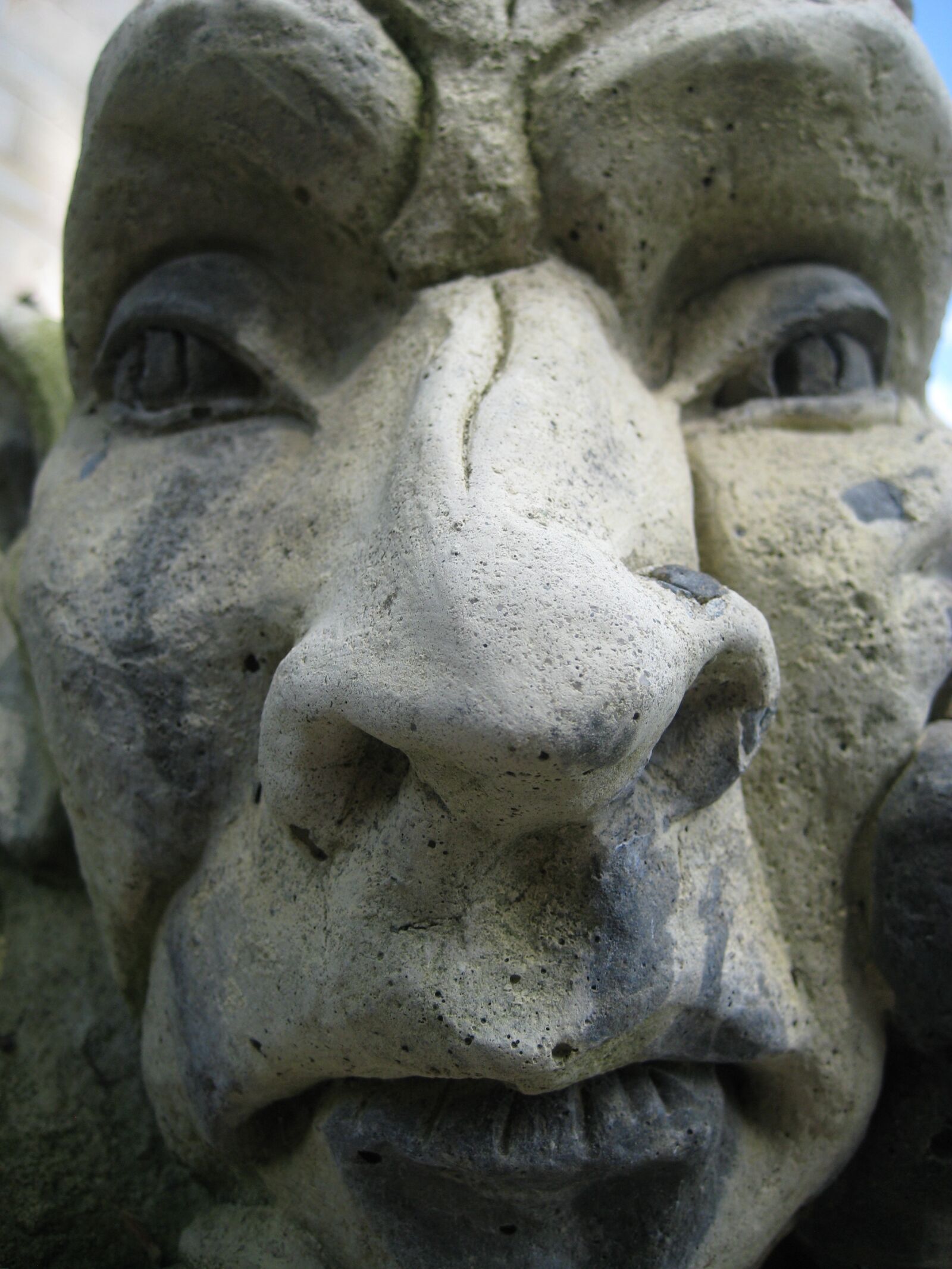 Сквозь каменное лицо. Каменное лицо. Каменные фигуры. Скульптура Каменное лицо. Статуя Каменное лицо.