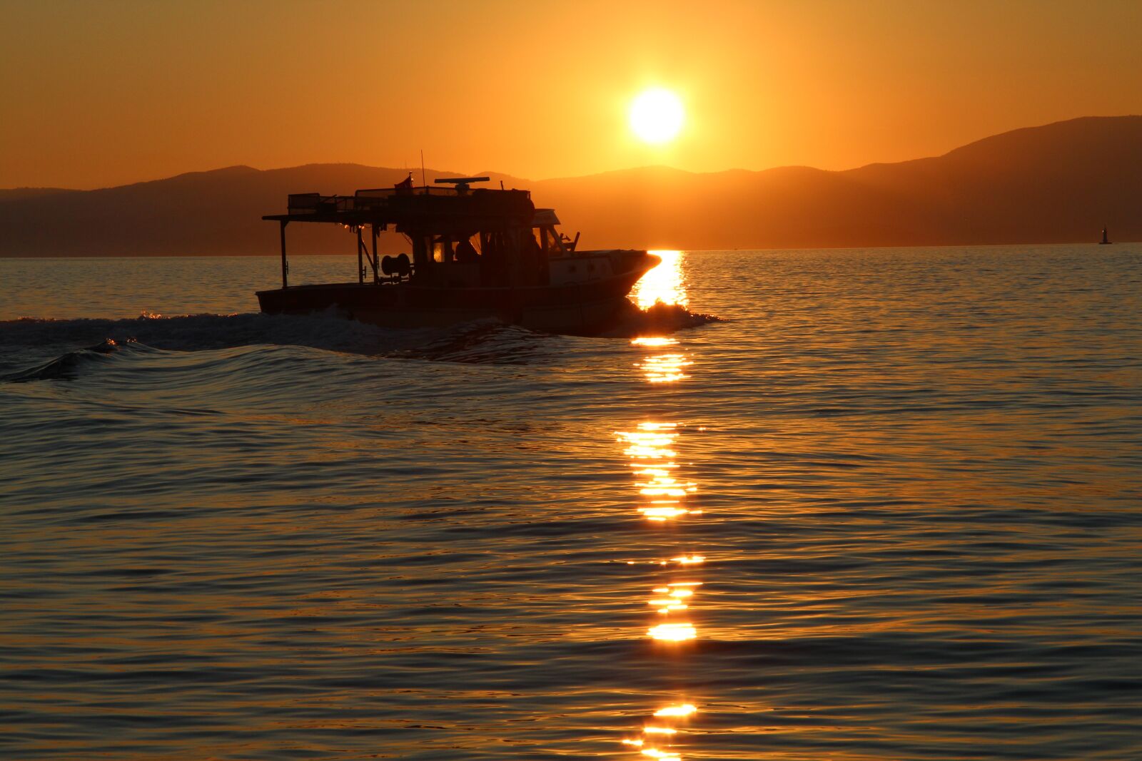 Canon EF-S 17-85mm F4-5.6 IS USM sample photo. Sun, water, boat photography