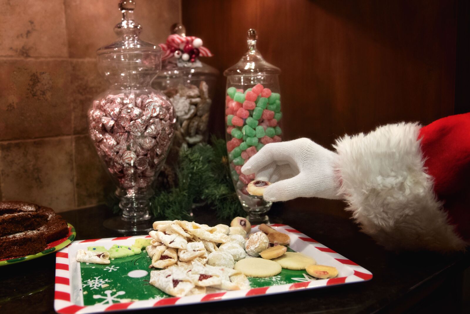 Nikon D810 sample photo. Santa, cookies, christmas photography
