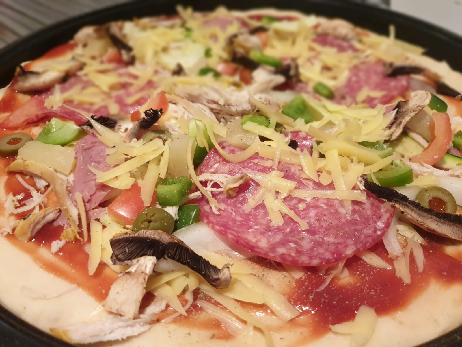 Samsung Galaxy S9 sample photo. Pizza, homemade food, fast photography