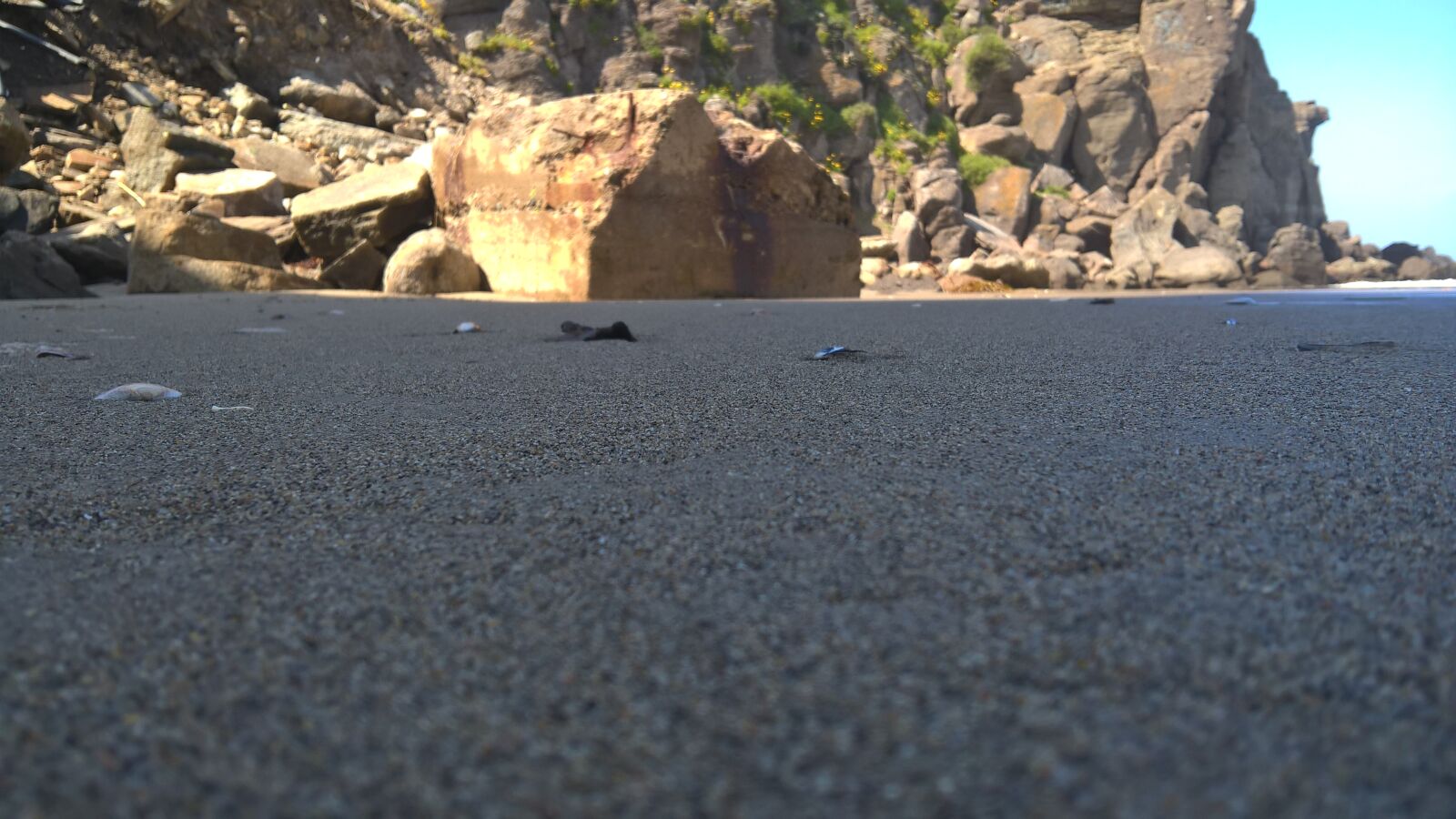 Microsoft Lumia 640 XL sample photo. Rock, sand, sea photography