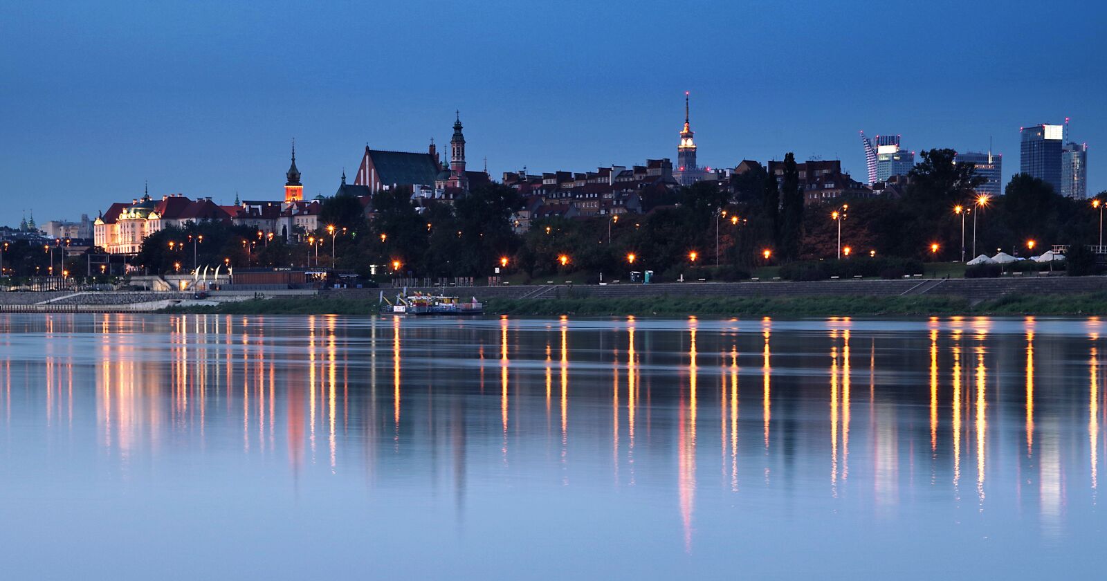 Pentax K-S2 sample photo. Warsaw, wisla, night photography
