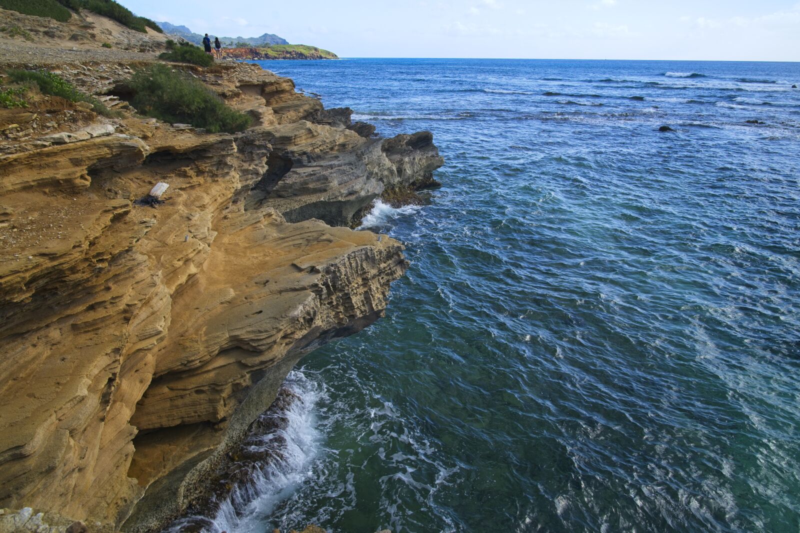 Sony FE 24-105mm F4 G OSS sample photo. Cliffs, ocean, horizon photography