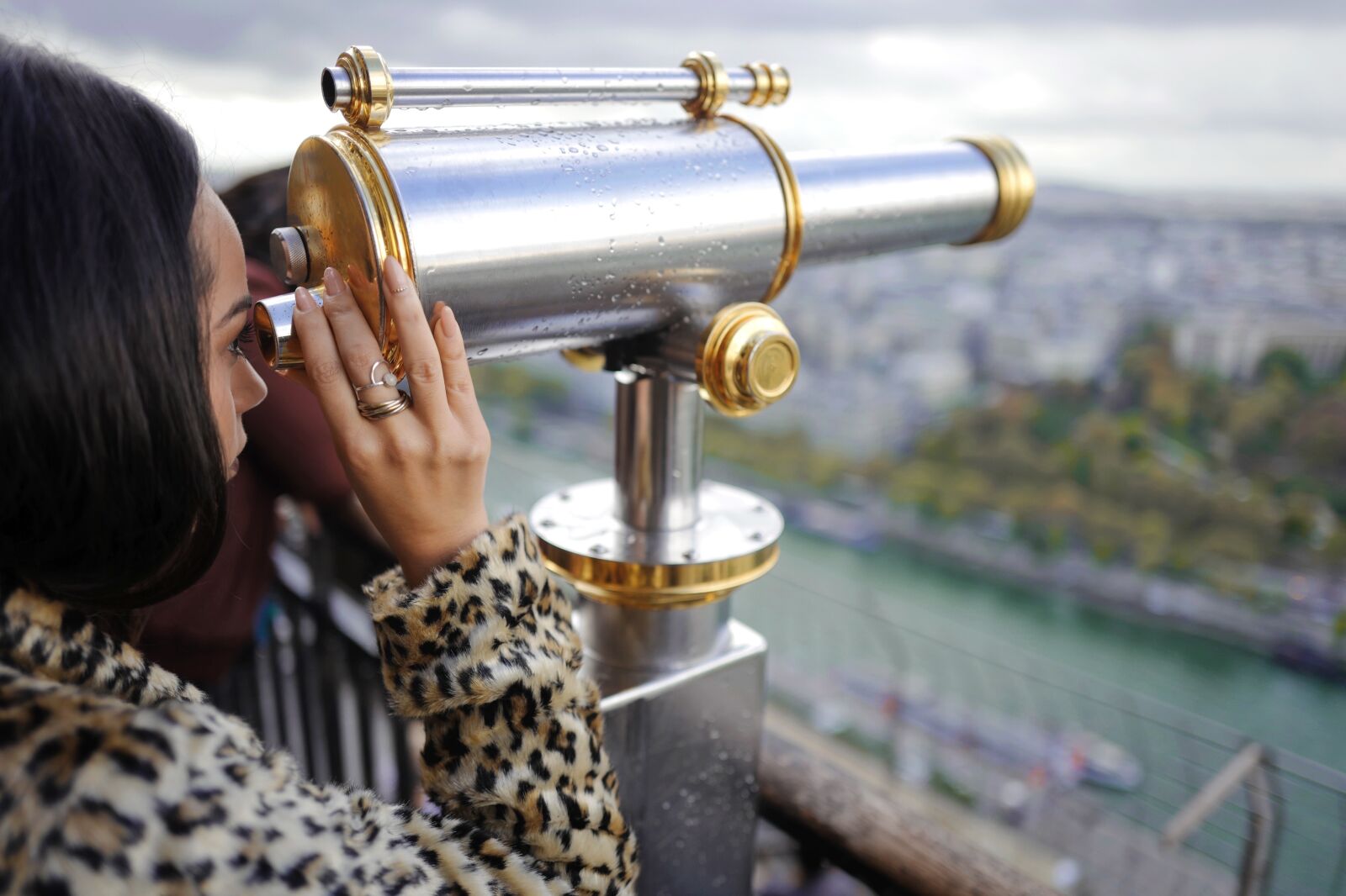 Leica Q (Typ 116) sample photo. Binoculars, person, telescope photography