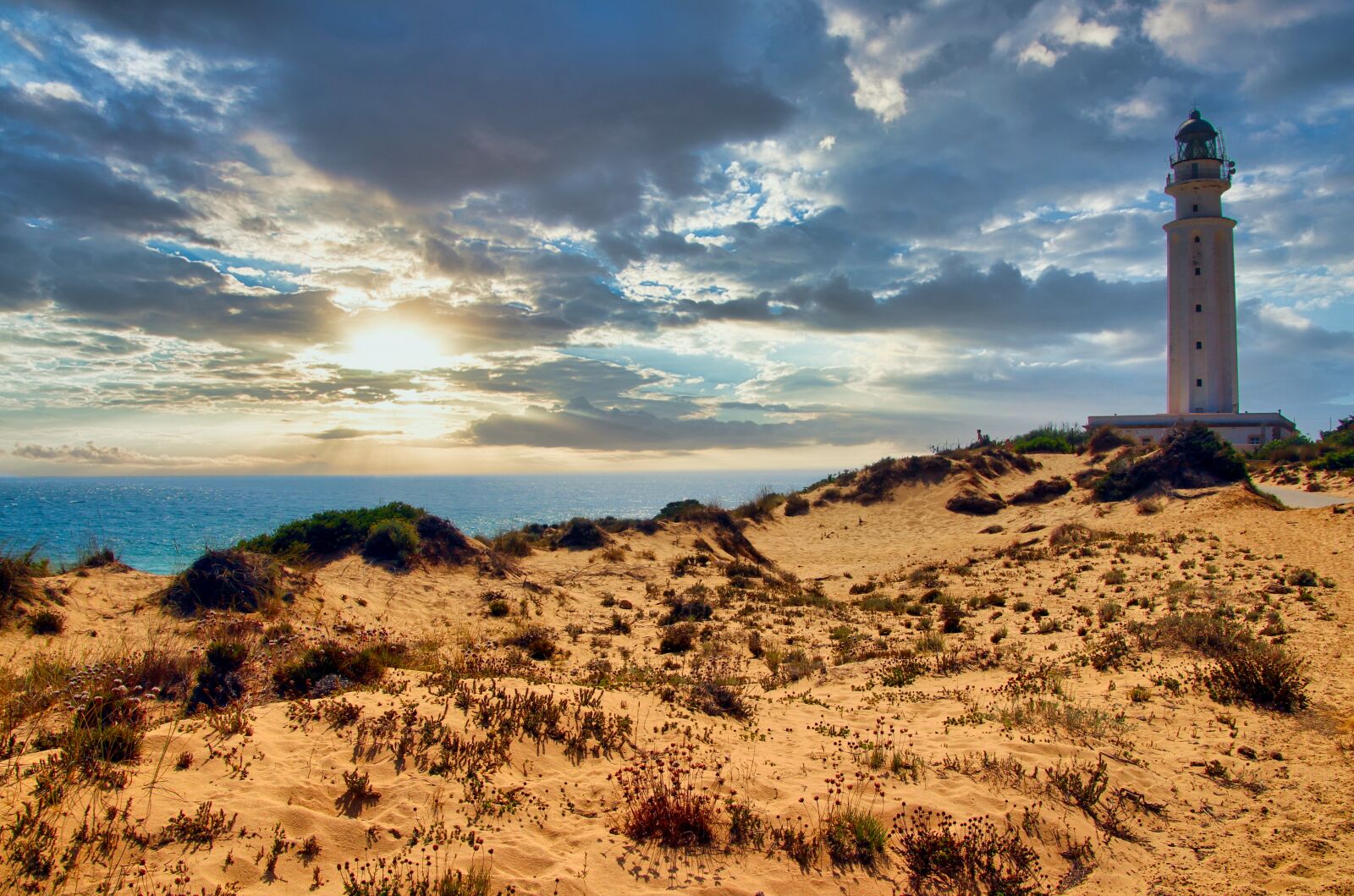 Canon EOS 700D (EOS Rebel T5i / EOS Kiss X7i) sample photo. Lighthouse, sand, dunes photography