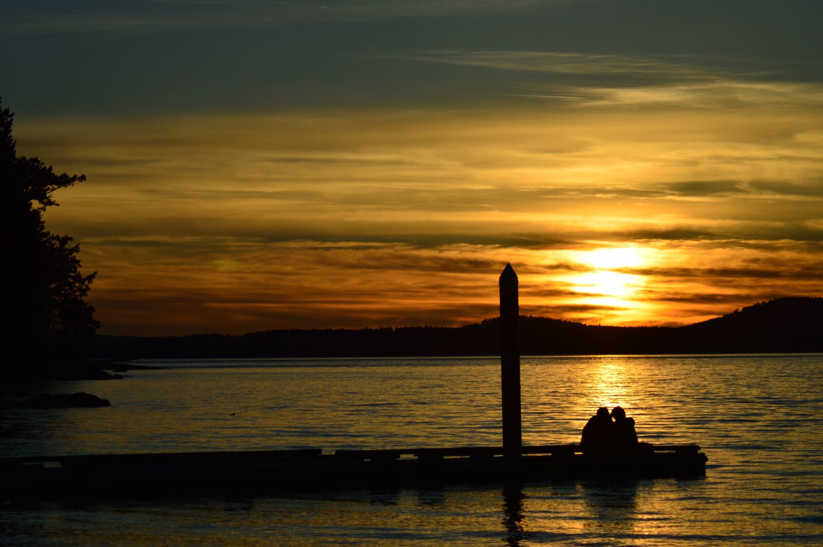 Nikon D3200 sample photo. Silhouette, sunset, waterscape photography