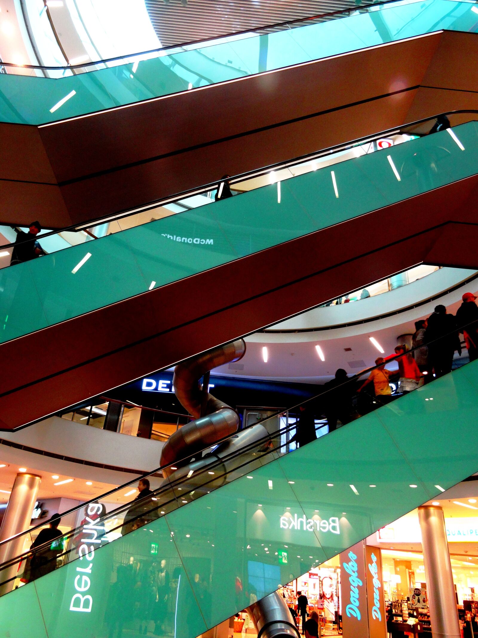 Sony Cyber-shot DSC-HX50V sample photo. Stairs, shopping centre, escalator photography
