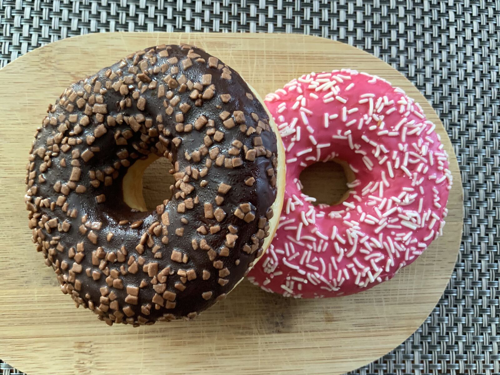 iPad Pro (11-inch) back camera 3mm f/1.8 sample photo. Donut, the cake, pink photography