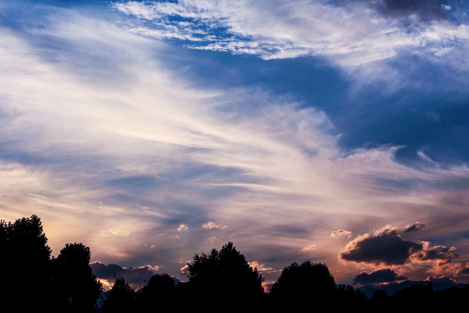 Canon EOS 1200D (EOS Rebel T5 / EOS Kiss X70 / EOS Hi) sample photo. Landscape, clouds, sky photography