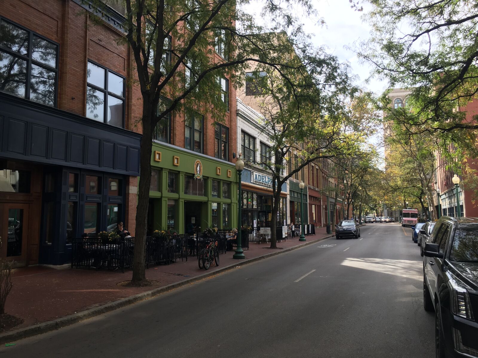 iPhone 6s back camera 4.15mm f/2.2 sample photo. Charleston, city, street photography