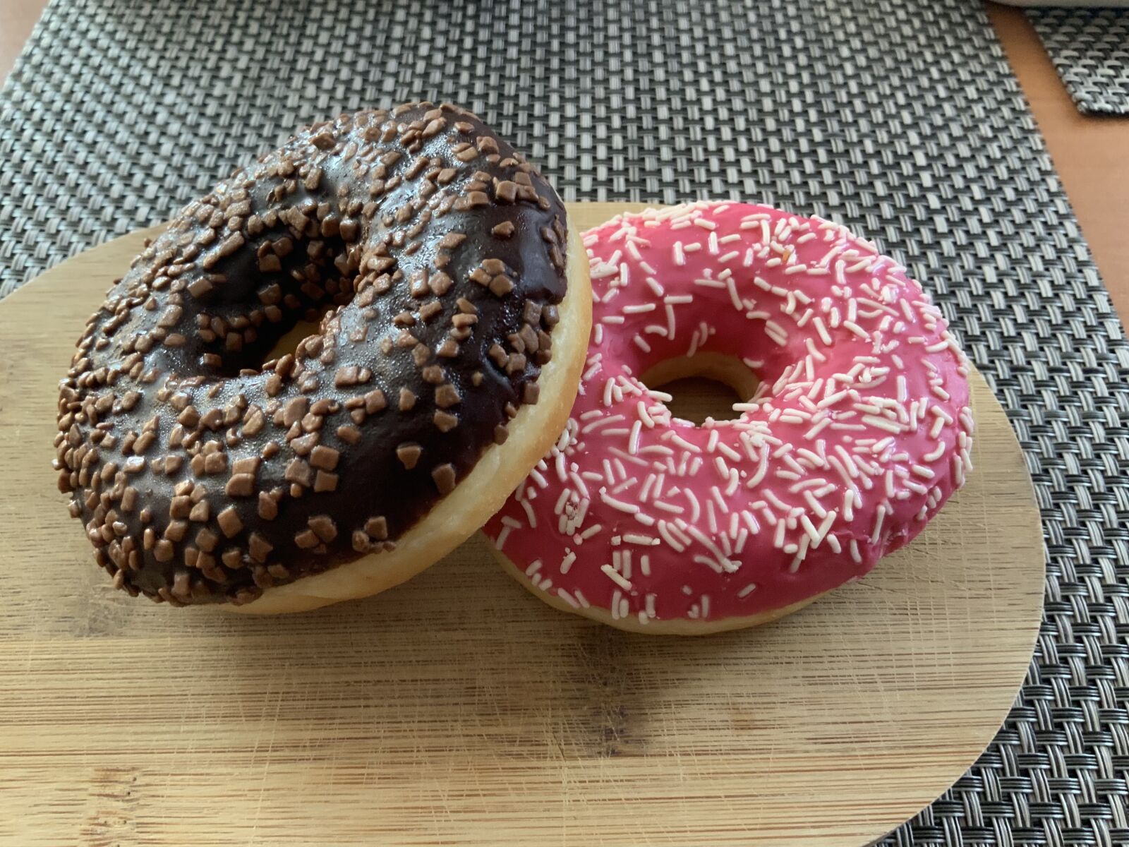 iPad Pro (11-inch) back camera 3mm f/1.8 sample photo. Donut, the cake, pink photography