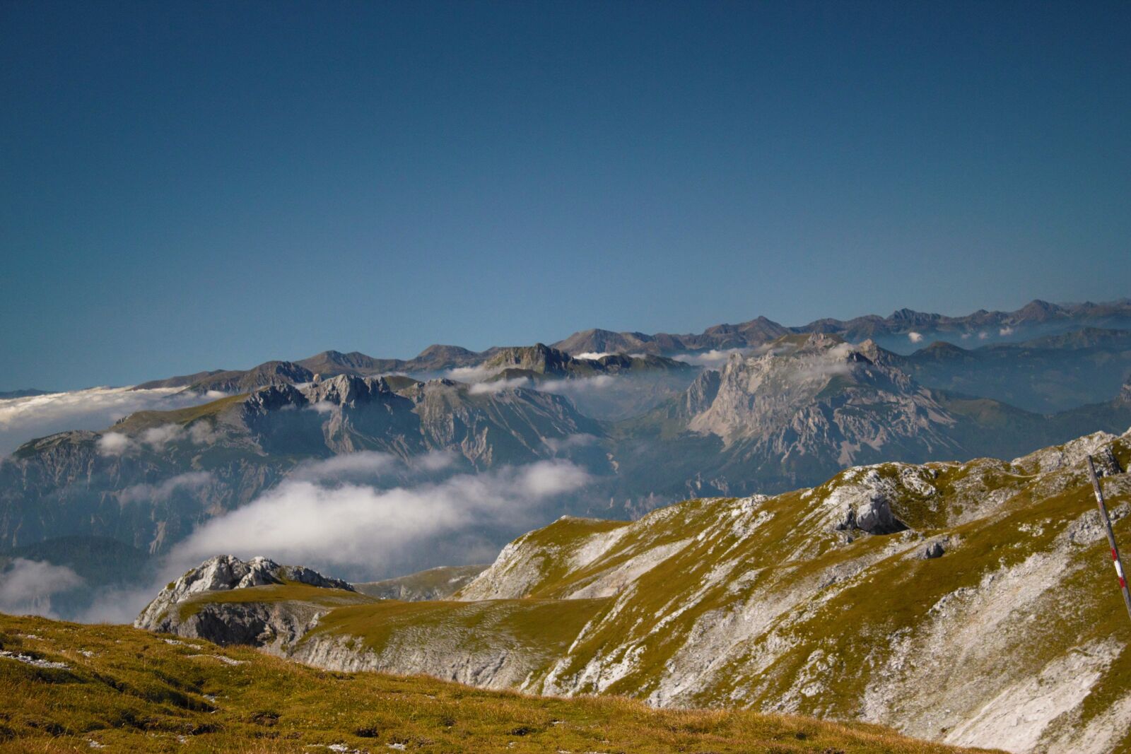 Canon EOS 550D (EOS Rebel T2i / EOS Kiss X4) sample photo. Mountains, good view, fog photography