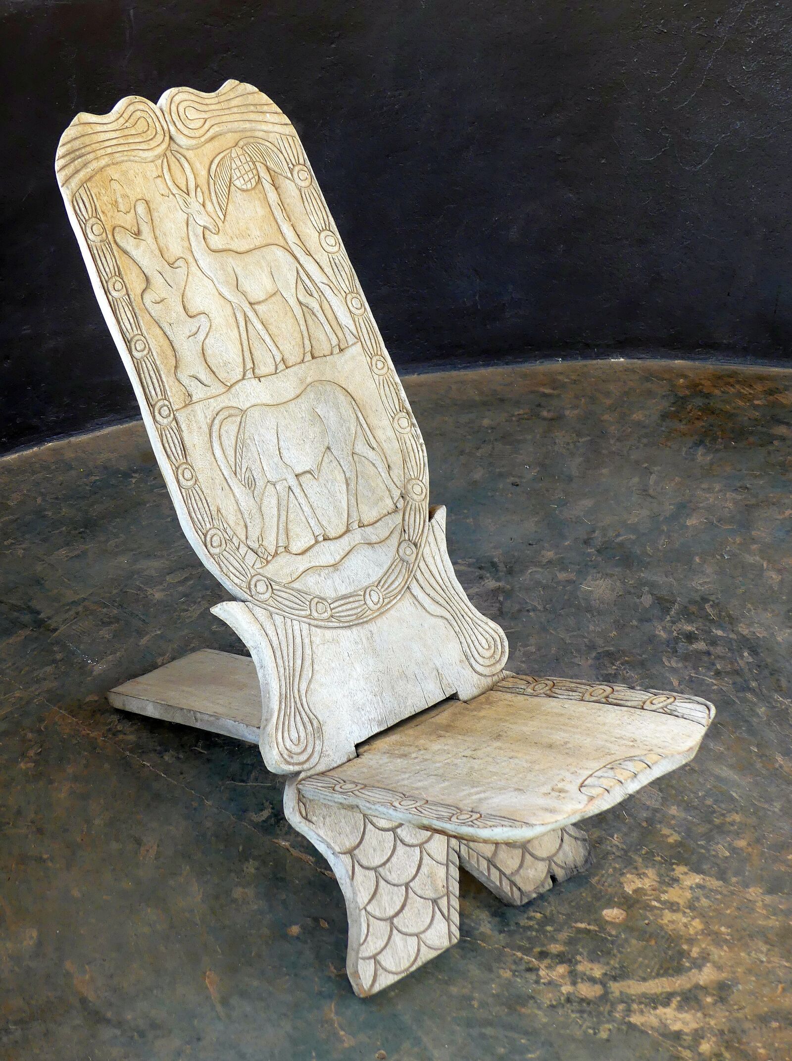 Panasonic Lumix DMC-FZ300 sample photo. Chair, carving, wood photography