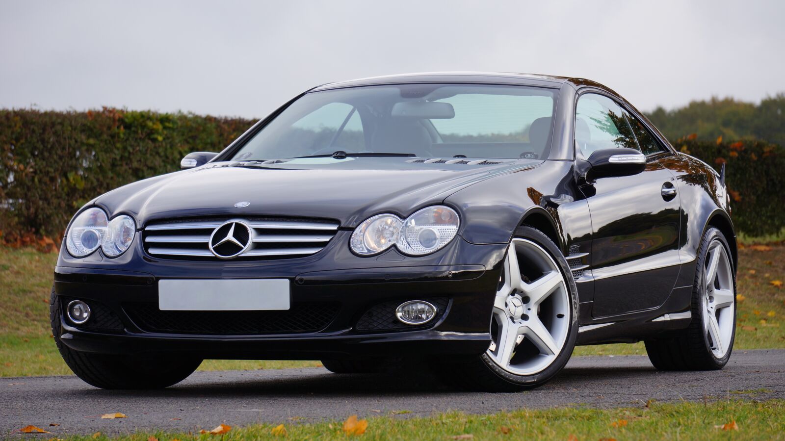 Sony Alpha NEX-5N + Sony E 55-210mm F4.5-6.3 OSS sample photo. Car, mercedes-benz, transport photography