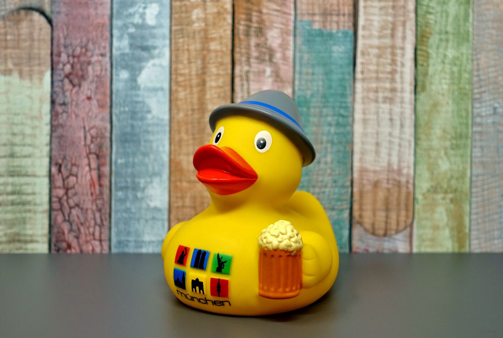 Sony DSC-RX100M5 sample photo. Rubber duck, toys, bath photography