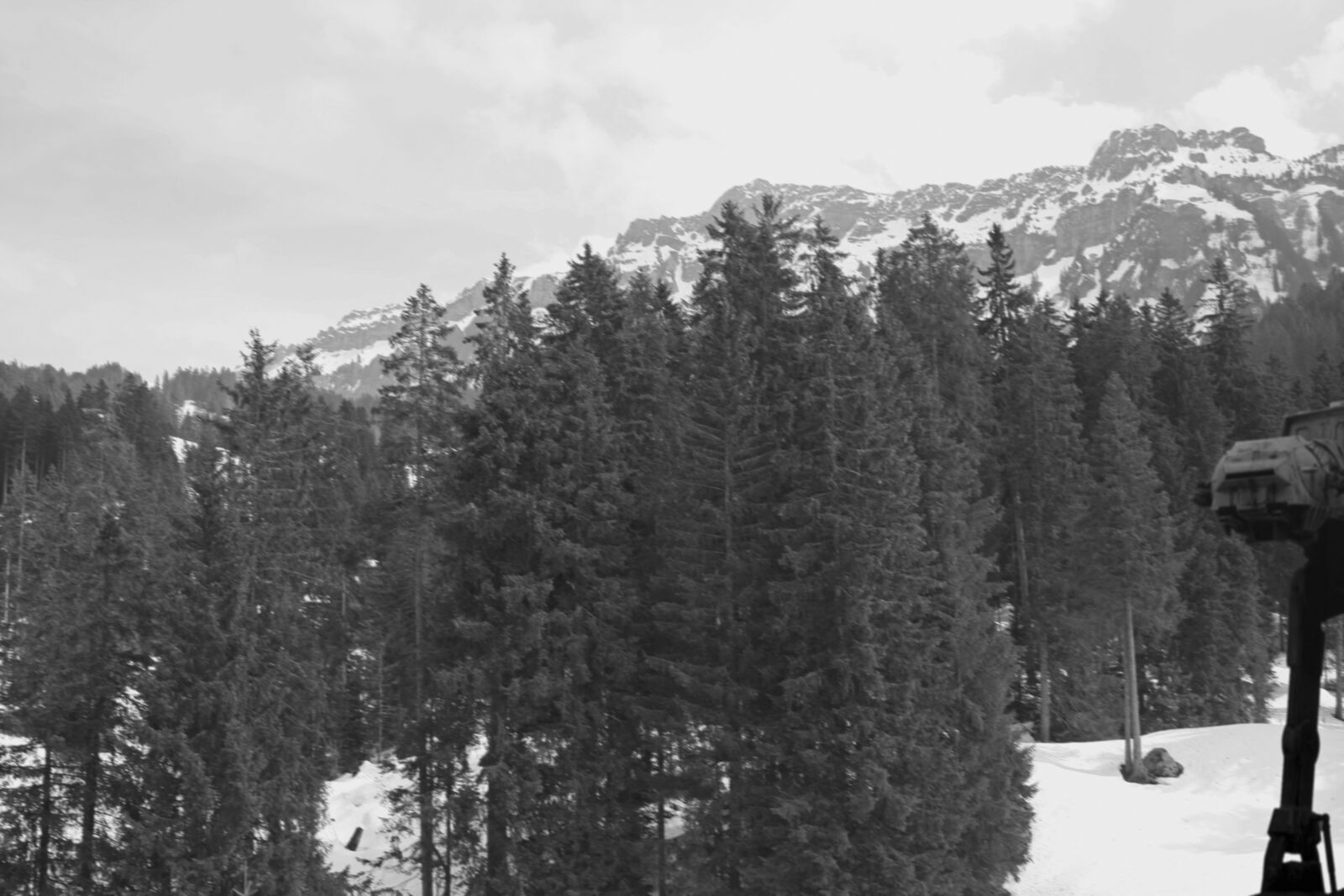 Canon EOS 400D (EOS Digital Rebel XTi / EOS Kiss Digital X) sample photo. Composition, alpine, black and photography