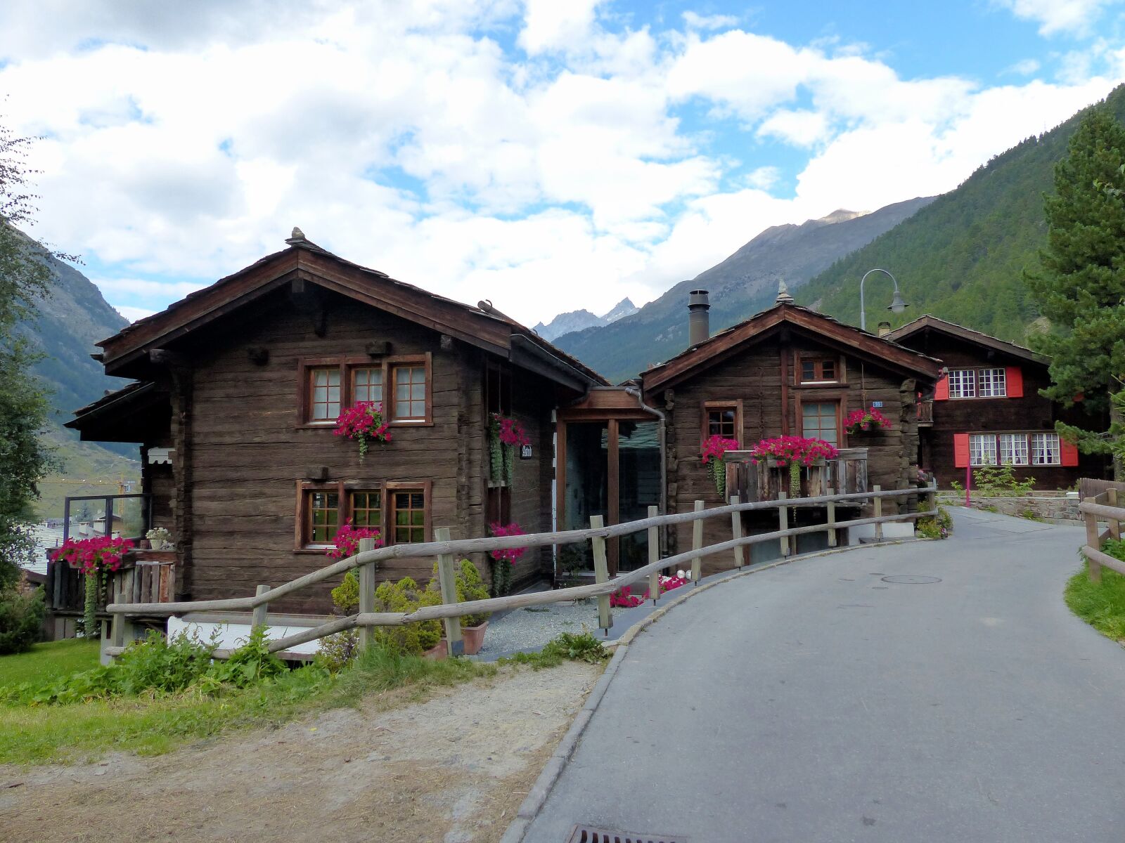 Panasonic Lumix DMC-FZ200 sample photo. Alpine, mountains, hut photography