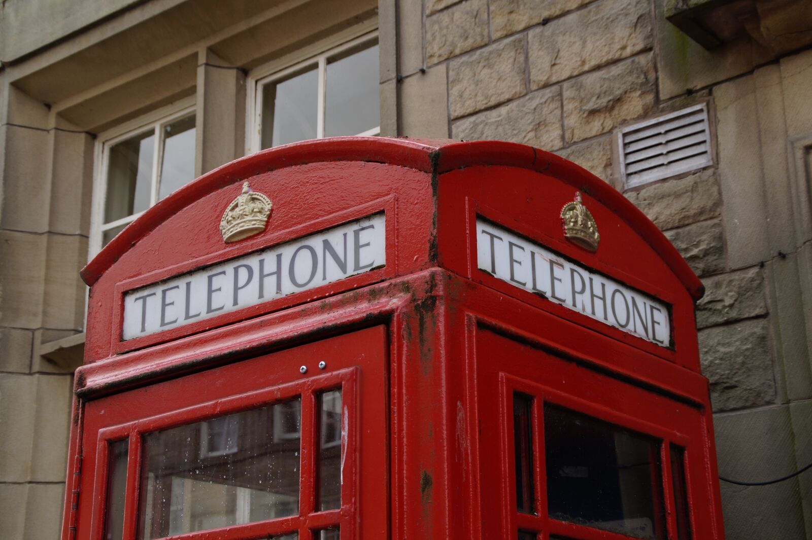 Sony SLT-A58 sample photo. Phone booth, united kingdom photography