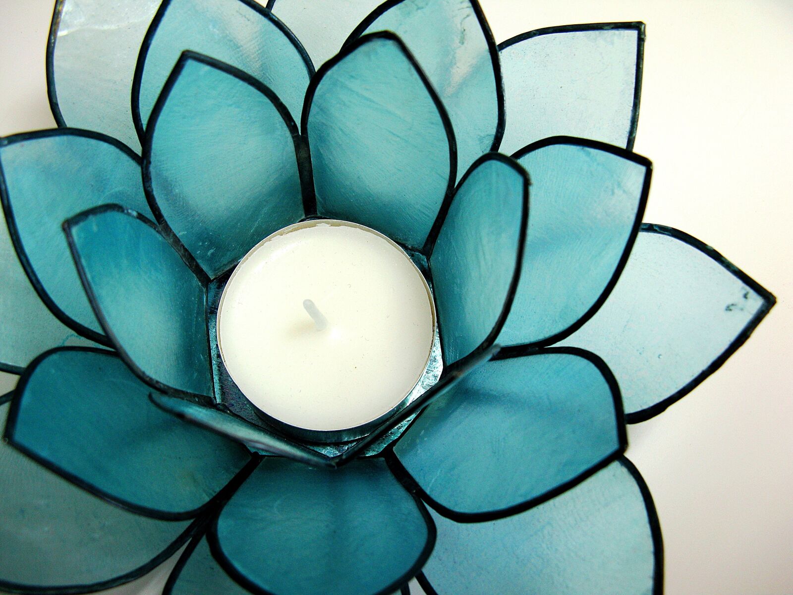 Canon POWERSHOT A720 IS sample photo. Lotus, blue, candleholder photography