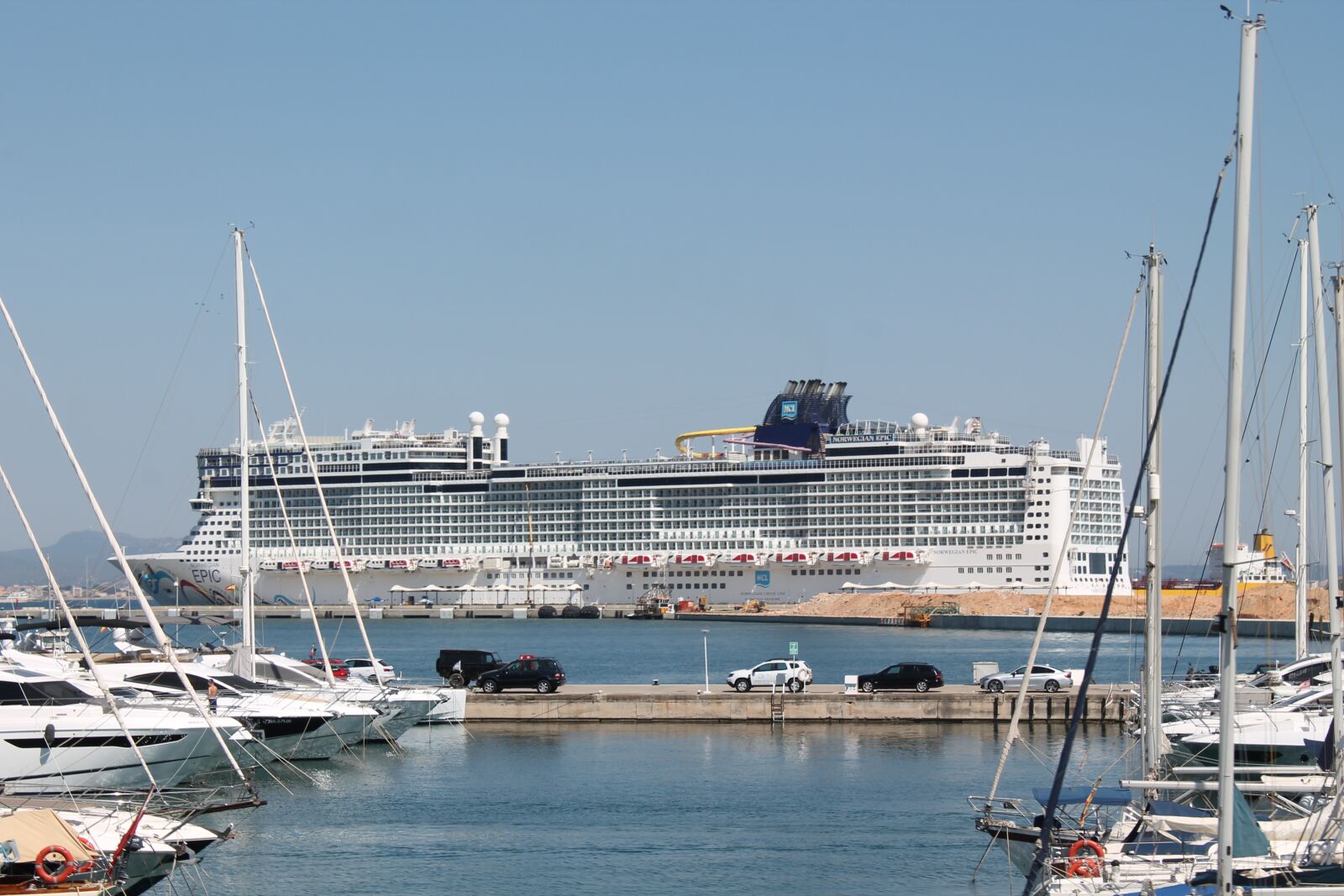 Canon EOS 1100D (EOS Rebel T3 / EOS Kiss X50) sample photo. Cruise ship, mallorca, cruise photography