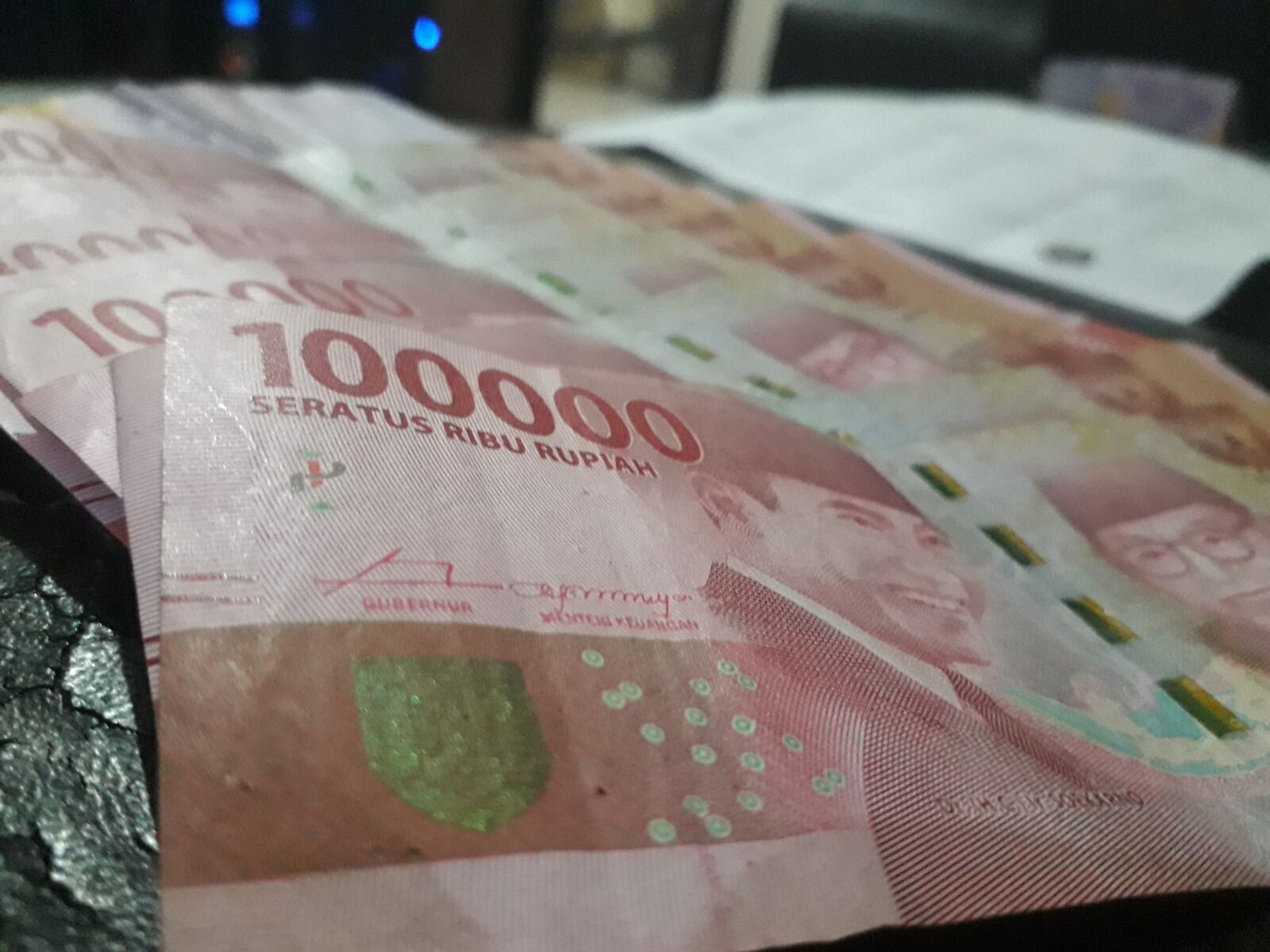 Samsung Galaxy J4 sample photo. Indonesian rupiah, rupiah, 100ribu photography