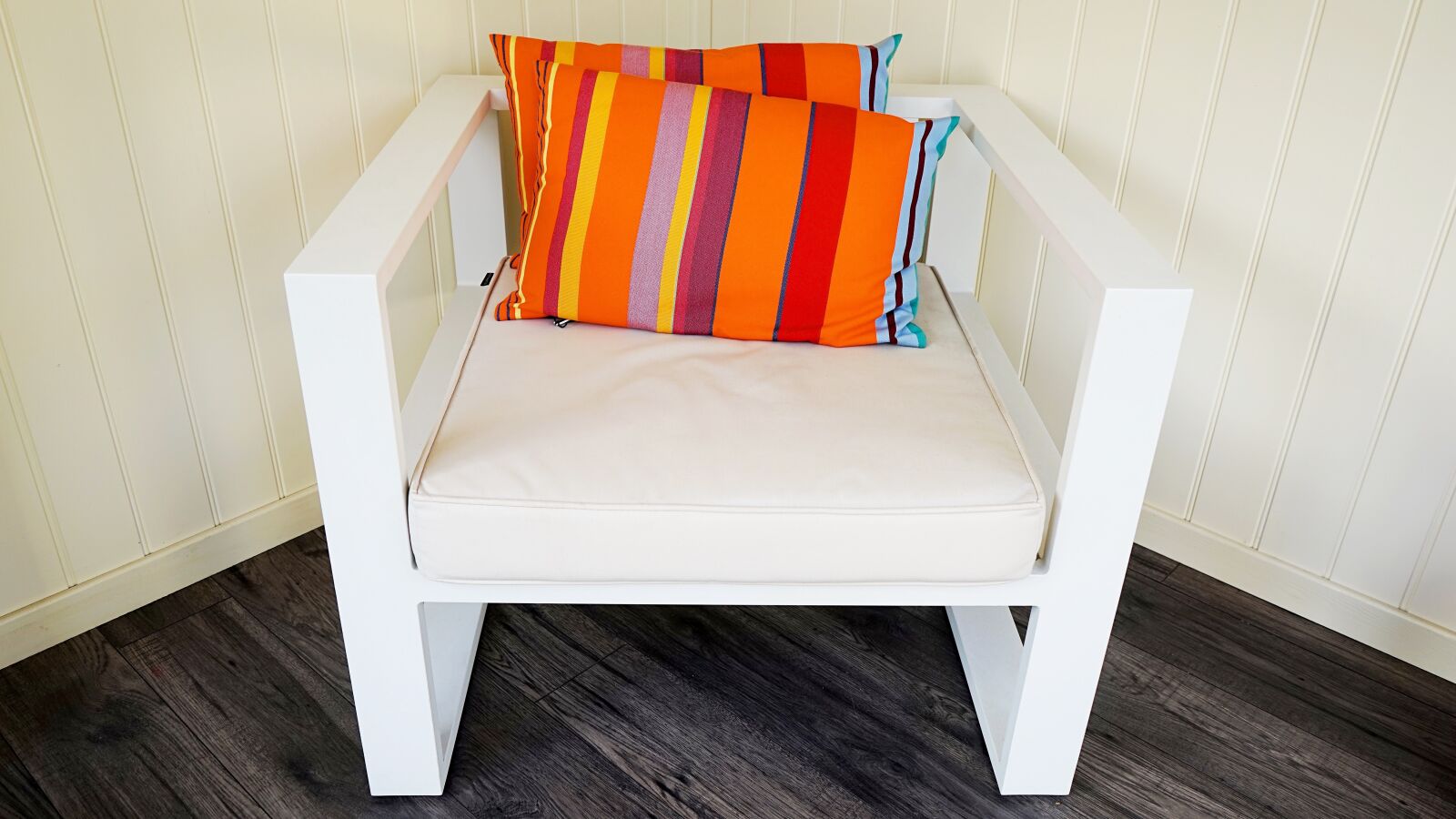 Sony a7 + Sony FE 28-70mm F3.5-5.6 OSS sample photo. Furniture, chair, wood photography