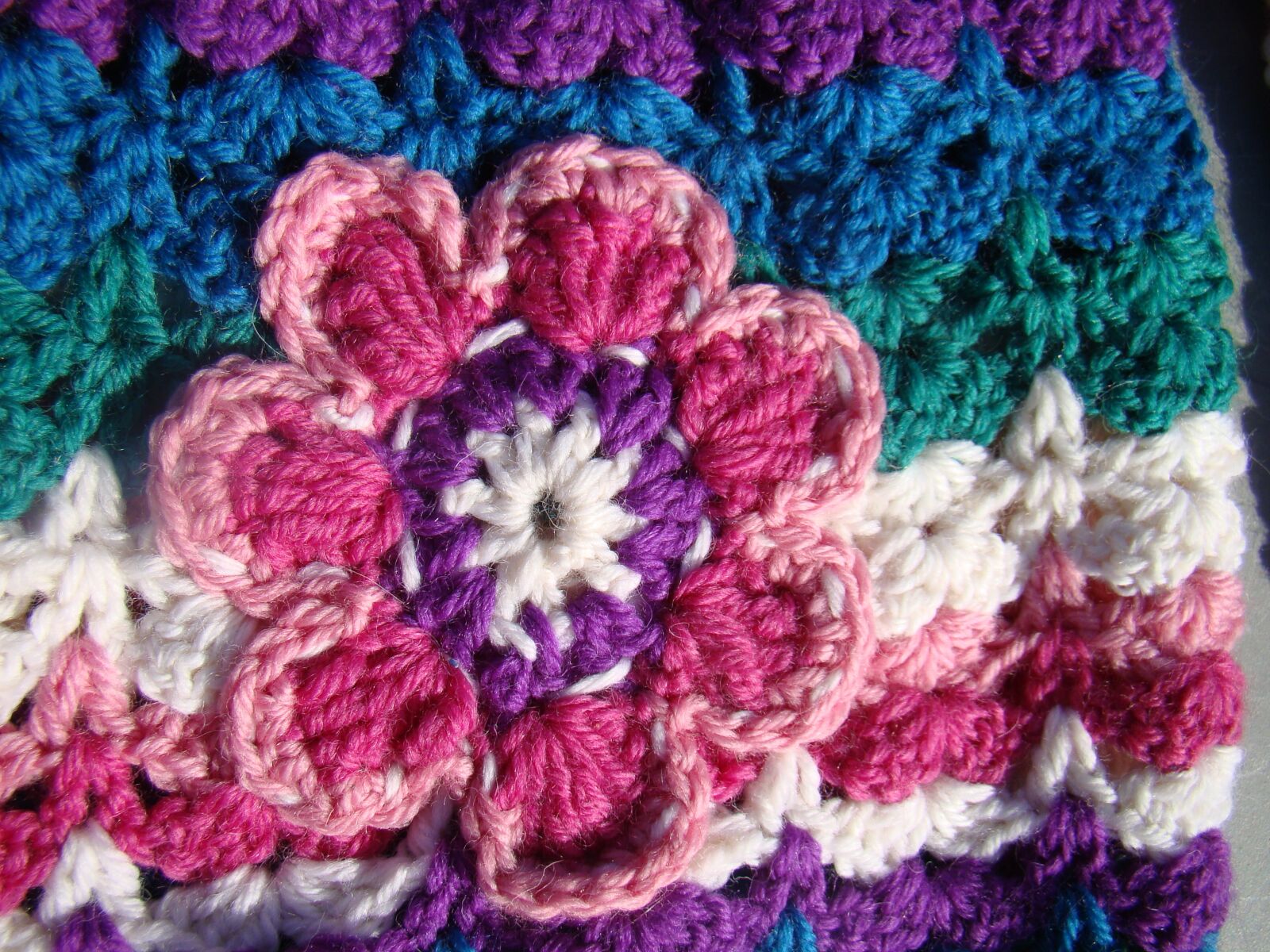 Sony Cyber-shot DSC-H50 sample photo. Crochet, craft, flower photography