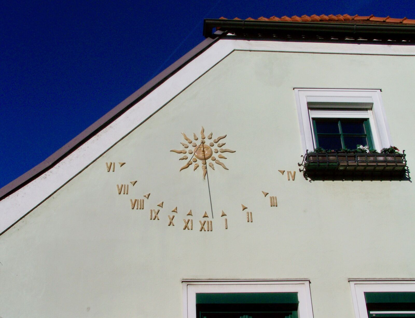 Kodak EASYSHARE ZD710 ZOOM DIGITAL CAMERA sample photo. Sundial, qualifying, fa ade photography