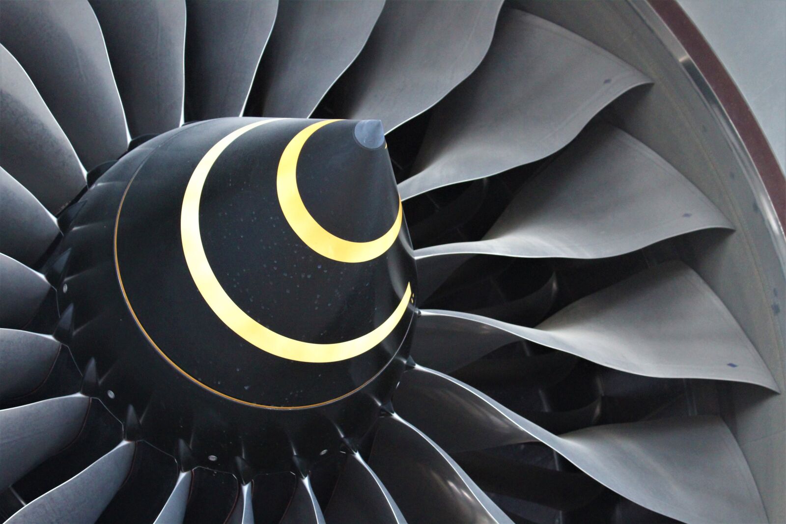 Canon EOS 1300D (EOS Rebel T6 / EOS Kiss X80) sample photo. Turbofan, engine, airplane photography