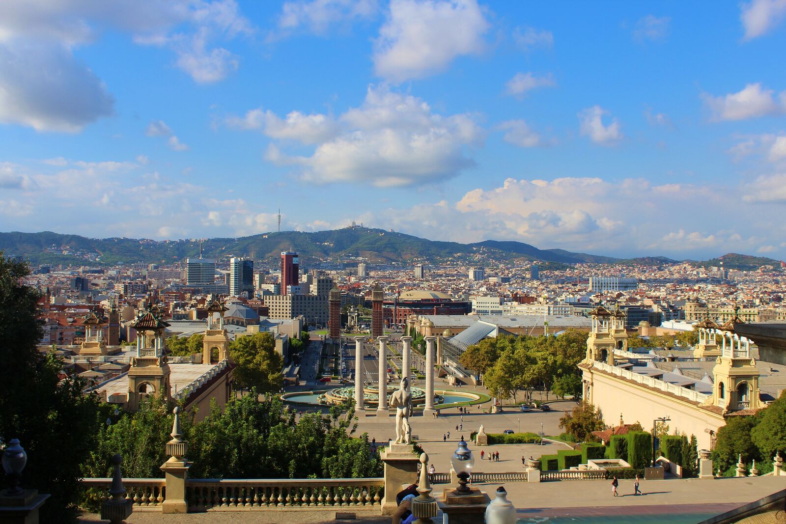 Canon EOS 600D (Rebel EOS T3i / EOS Kiss X5) sample photo. Barcelona, spain, architecture photography