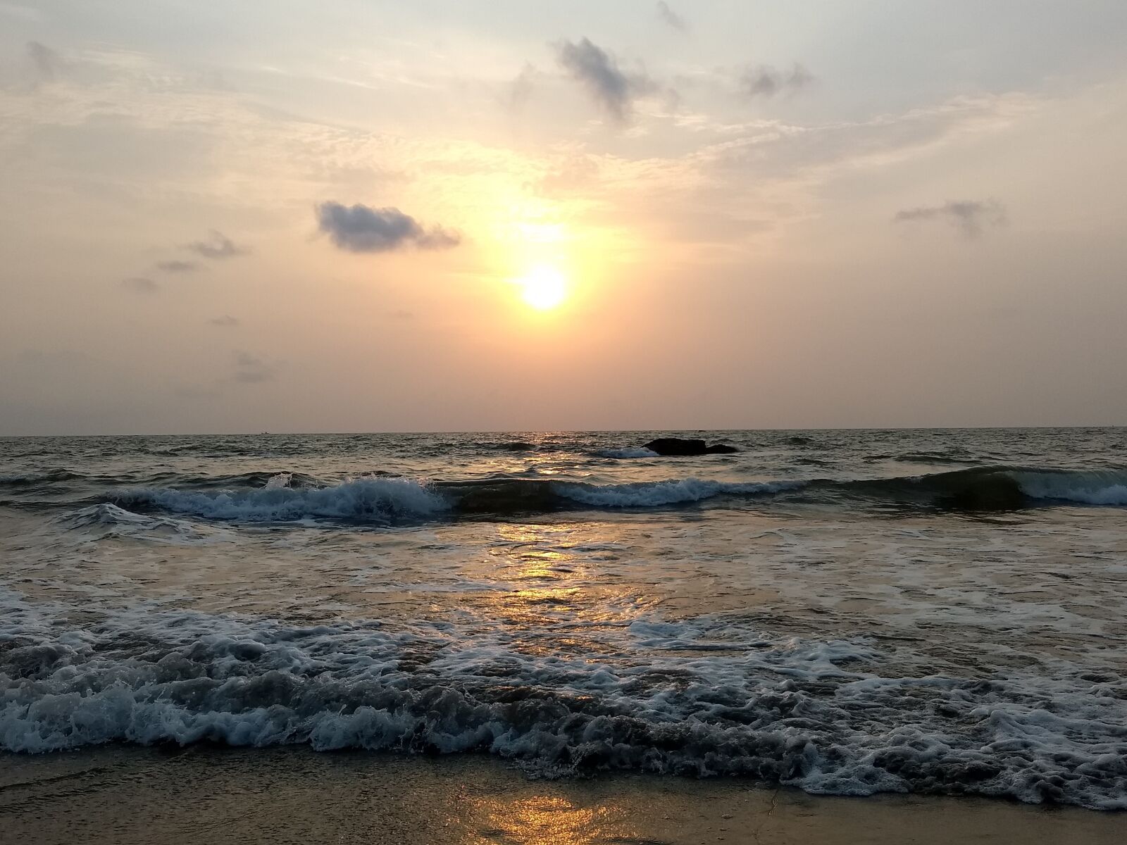 Motorola Moto G (5) Plus sample photo. Beach, sunset, waves photography